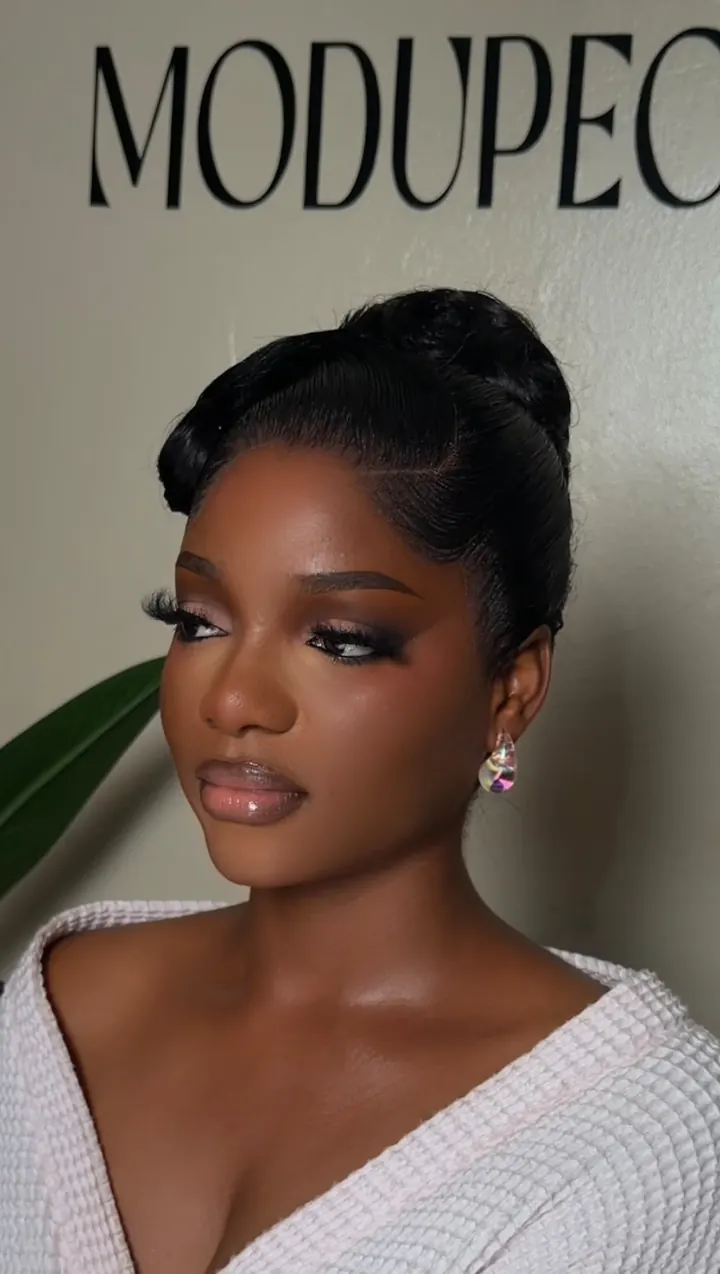 Makeup training by Modupe Oge
